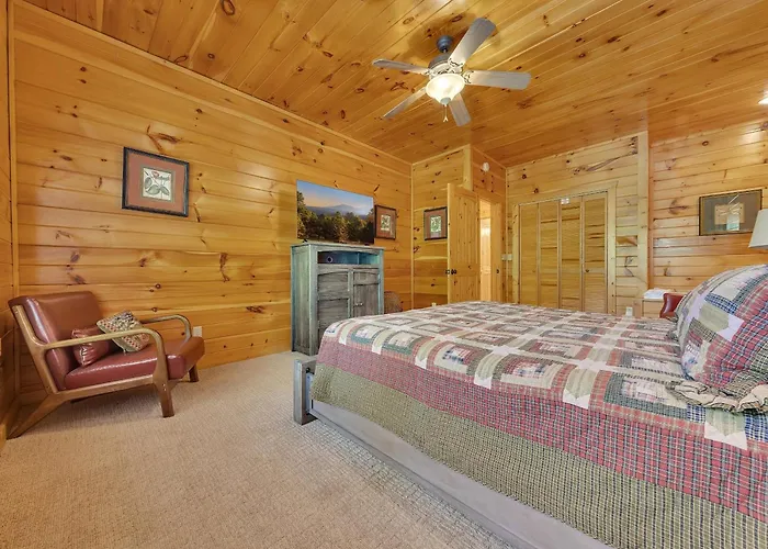 Moonshine Hollow Cabin Gatlinburg