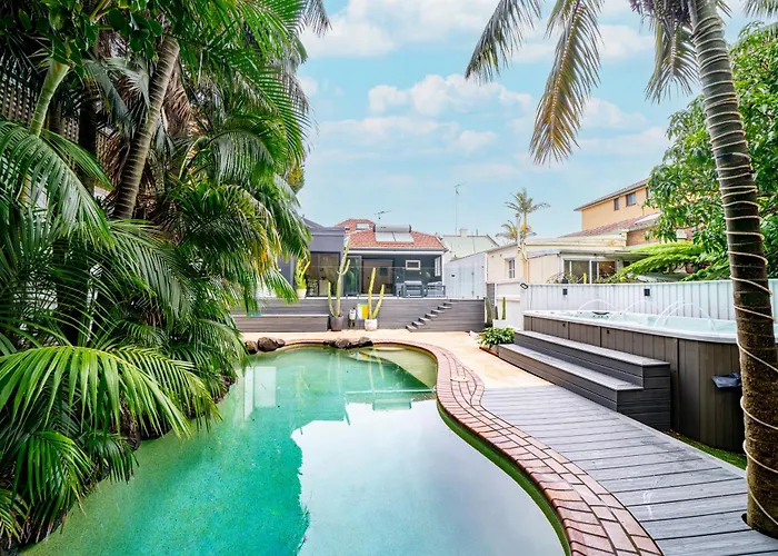 Coastal Zen Oasis - Saltwater Pool & Heated Spa Sydney