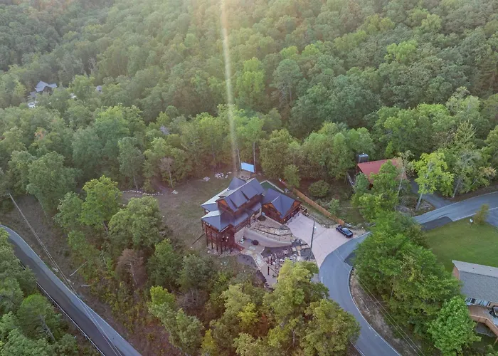 Ace In The Hole: Private Pool Cinema Mini-Golf Villa Sevierville