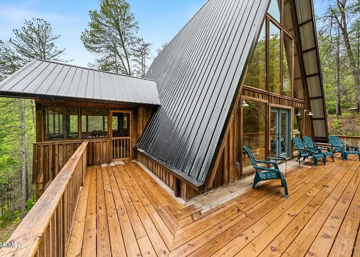 Mountain View Retreat With Large Swim Spa, Game Room Sevierville
