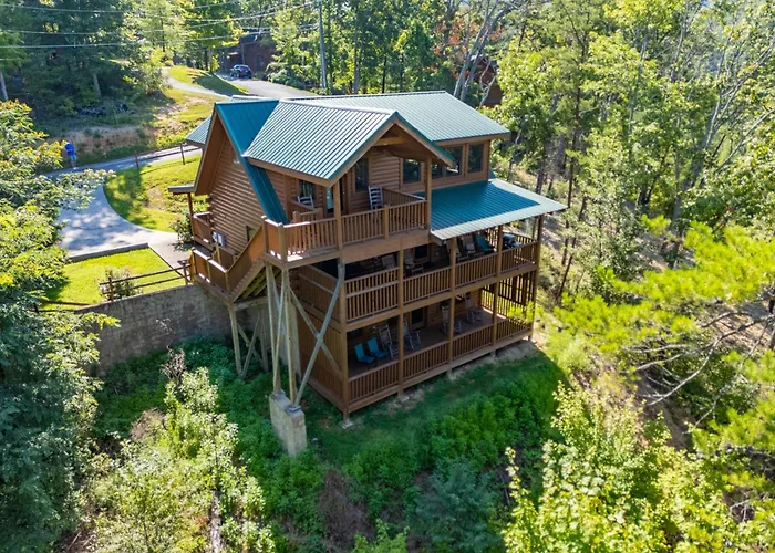 Gray Wolf Den Villa Sevierville