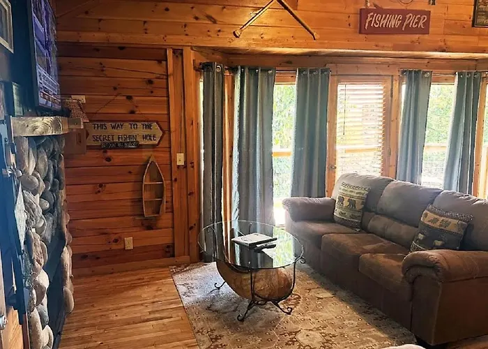 Free Tickets & Easy Parkway Access - Skinny Dippin'-Cozy Riverfront Log Cabin-Dogs Ok Wfee Pigeon Forge