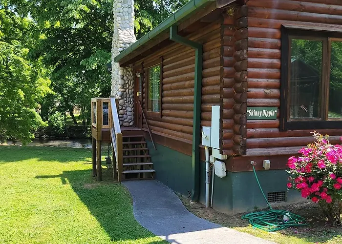 Free Tickets & Easy Parkway Access - Skinny Dippin'-Cozy Riverfront Log Cabin-Dogs Ok Wfee Pigeon Forge