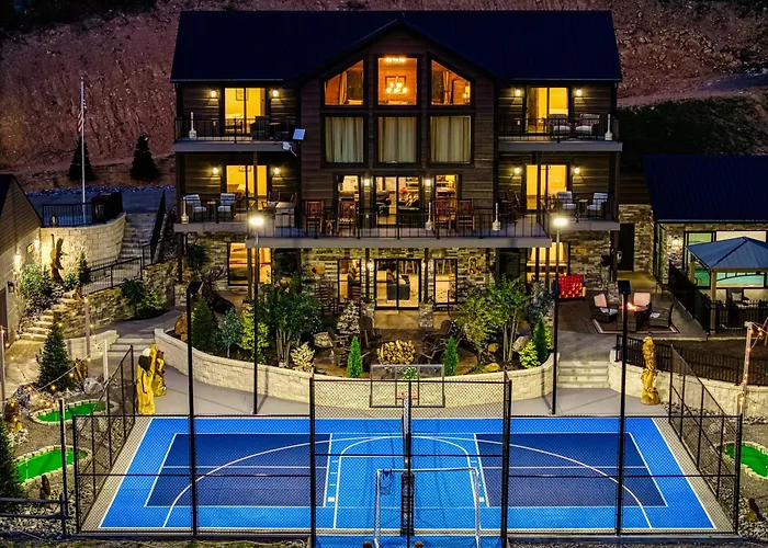 Alpine Splash - Luxury - Private Indoor Pool, Theatergaming, Large Yard, Pond, Basketball Court!!! Sevierville