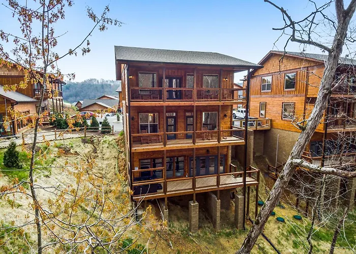 Shangri Lodge And Pool Sevierville