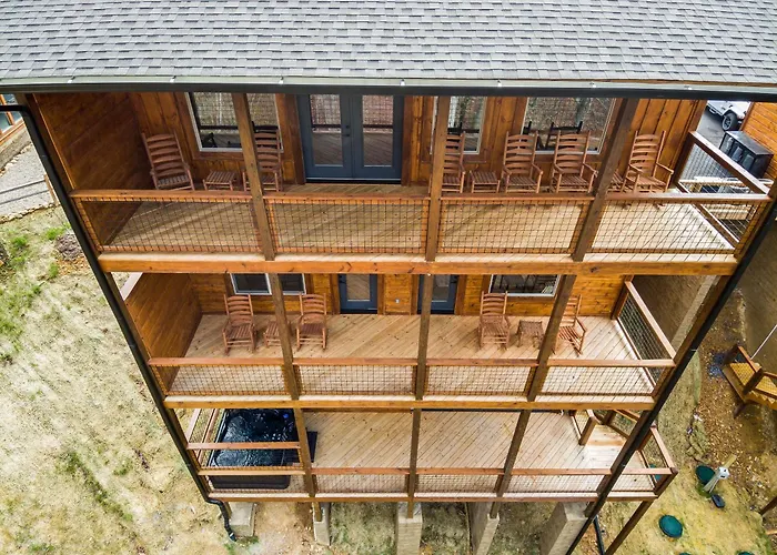 Shangri Lodge And Pool Sevierville