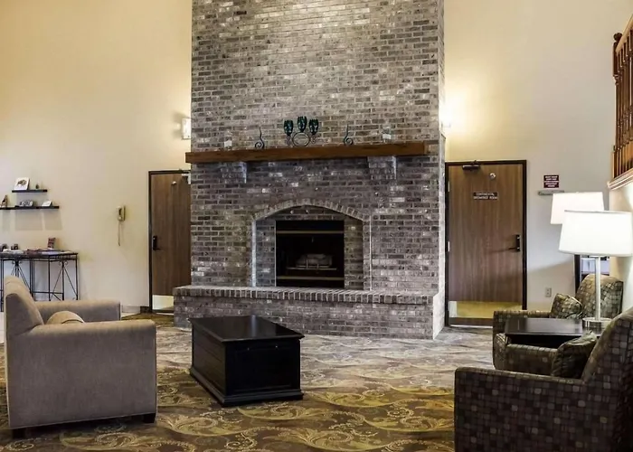 Quality Suites Near West Acres Fargo