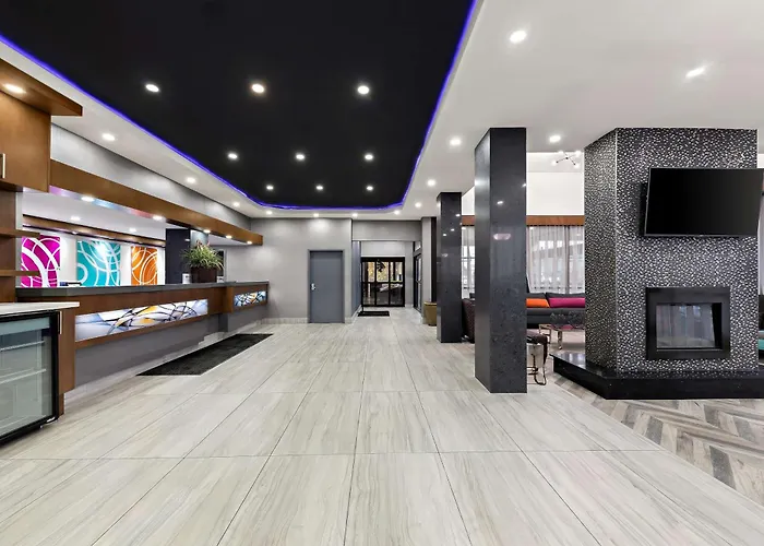 Best Western Plus Toronto North York Hotel & Suites