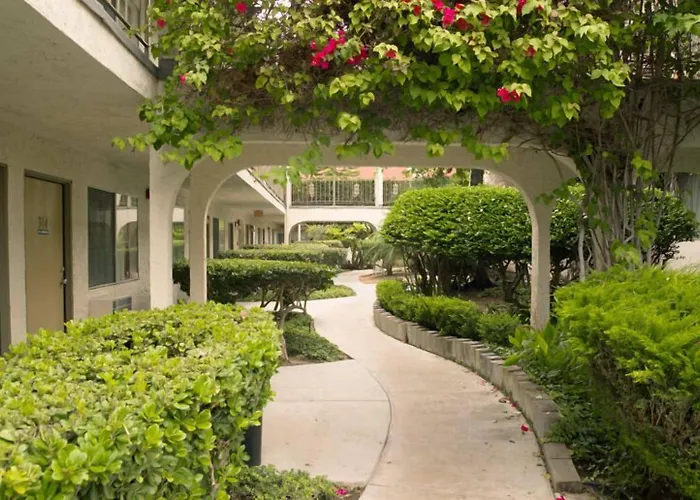 California Suites Hotel San Diego