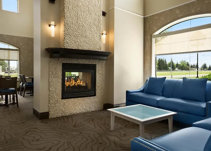 Days Inn & Suites By Wyndham Brandon