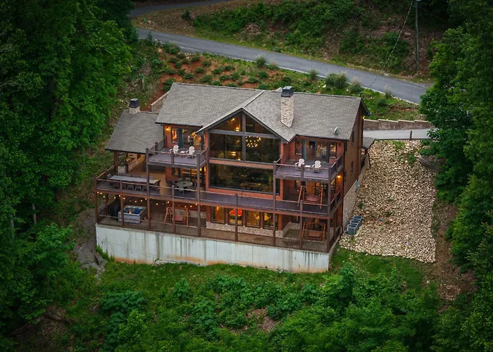 Black Bears & Biscuits Lodge By American Patriot Getaways Pigeon Forge