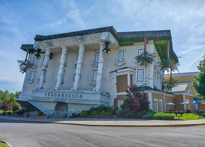 Four Seasons Palace By American Patriot Getaways Pigeon Forge