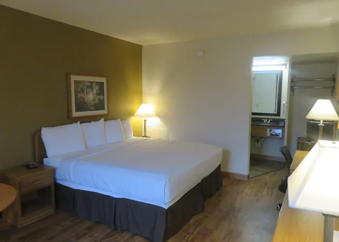 Baymont By Wyndham Fargo Hotel