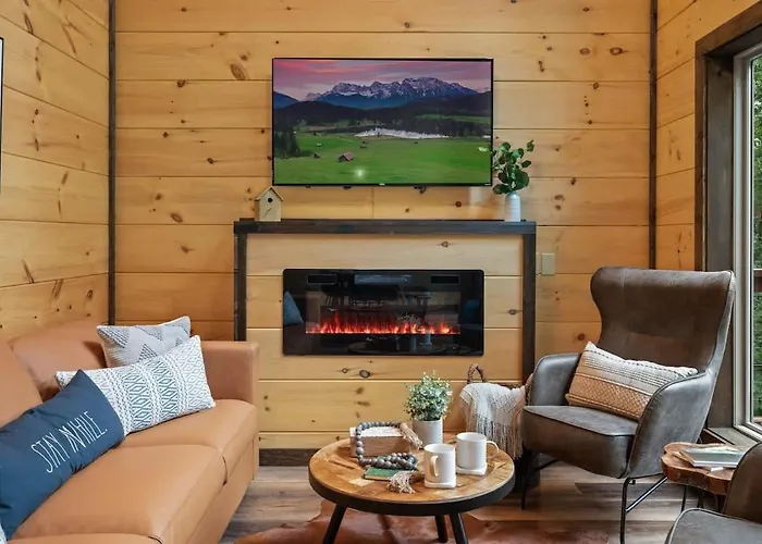 New Cozy Mountain Chalet Hot Tub Near Downtown Gatlinburg