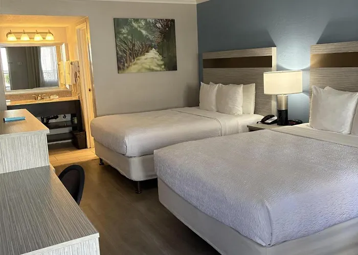 Surestay Innsuites Phoenix Hotel & Suites By Best Western