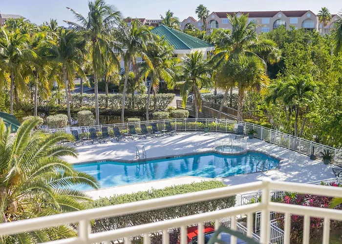 Tortuga Suite At Sunrise Suites Resort - Heated Pool, Hot Tub & Free Parking Key West