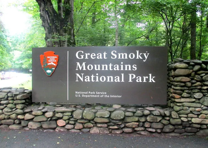 The Great Dogwood Manor By Stony Brook Cabins Gatlinburg