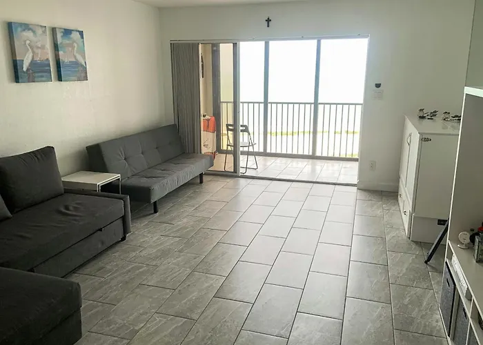 Beachfront Studio With Shared Pool And Tennis Courts Clearwater Beach