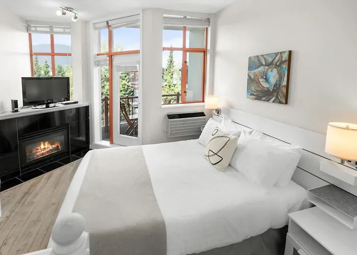 Alpenglow Lodge By Mva Whistler