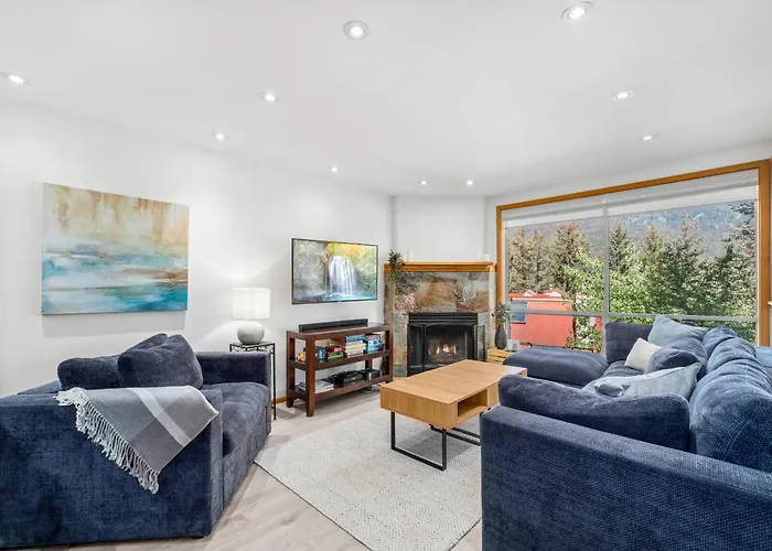 3Br In Whistler Creek Ridge, Ski In, Ski Out, Private Hot Tub, Wood Burning Fireplace, Private Garage