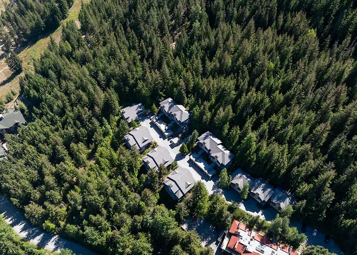 3Br In Whistler Creek Ridge, Ski In, Ski Out, Private Hot Tub, Wood Burning Fireplace, Private Garage