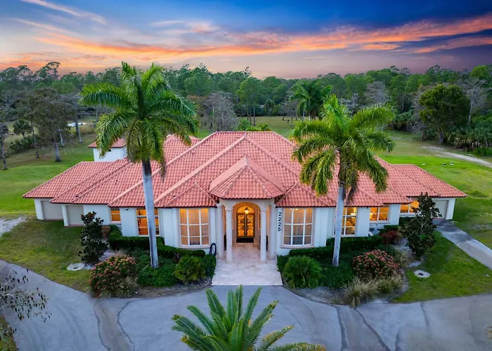 Knickerbocker Estate - Exclusive 9 Bedroom Getaway In Naples! Enjoy Private Pool, Outdoor Dining And Expansive Grounds Experience Tranquility With Easy Access To Naples Best!