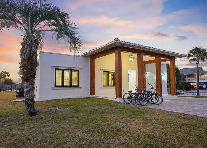 Bourbon Breeze - Beachy Home Near The Gulf With Spacious Outdoor Pool Area Destin