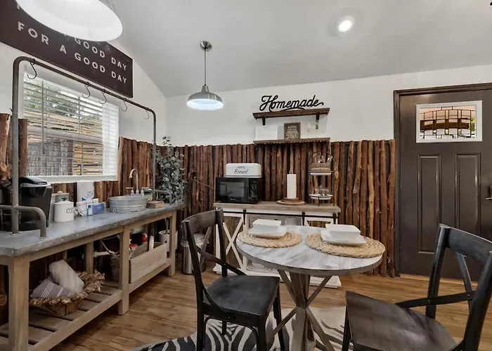 Poplar Place Soho With Hot Tub - 6 Blks To Main St Fredericksburg