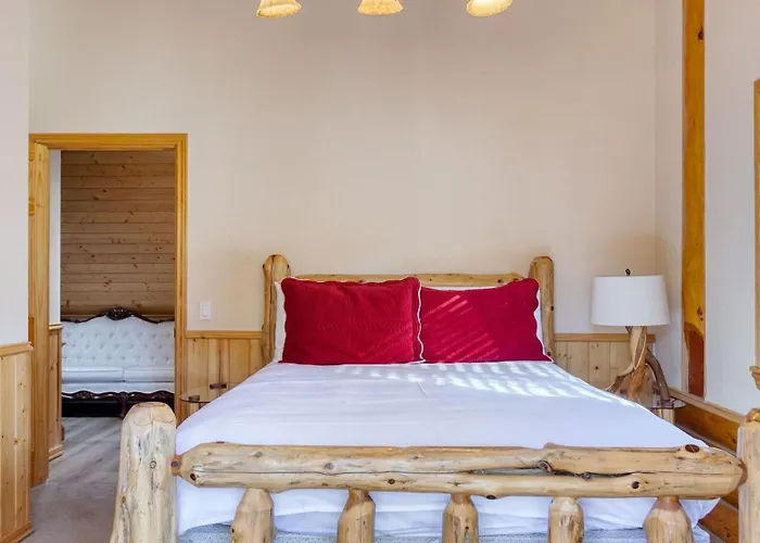Pinetree Place By Avantstay Group Cabin W Hot Tub Minutes To The Lake Big Bear Lake