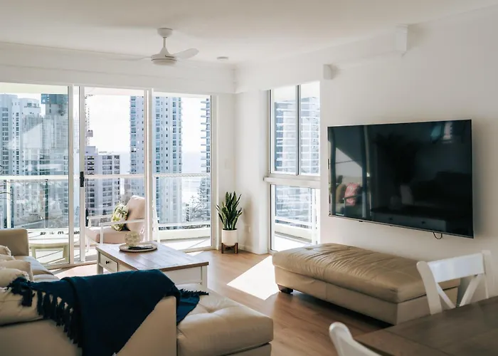 The Crest Apartments - Main Beach Gold Coast