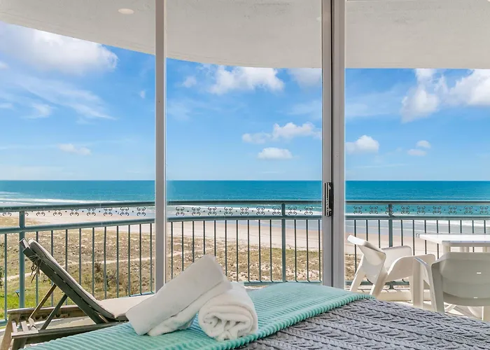 Oceanside Resort - Absolute Beachfront Apartments Gold Coast