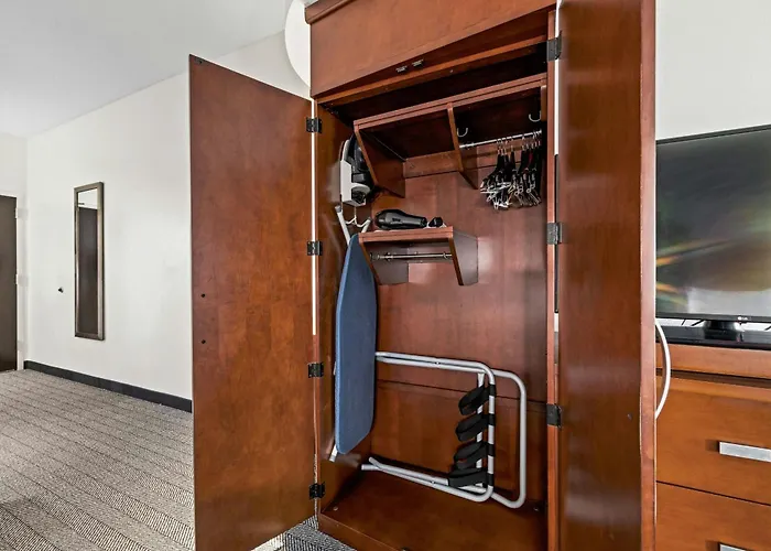 Courtyard By Marriott Clarksville