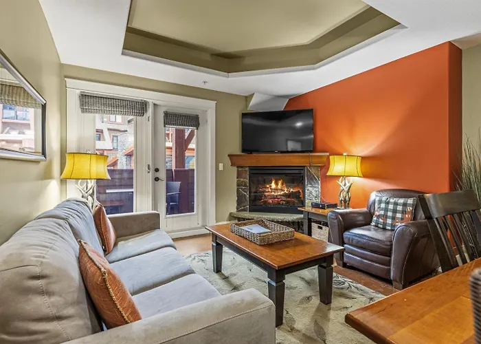 Sophisticated Mountain Condo Pool & Hot Tub Canmore