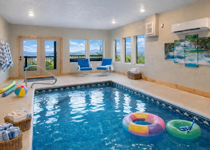 Gritz Carlton, Luxury Private Pool, Theater Rm, Hot Tub, Panoramic Mtn Views!! Sevierville