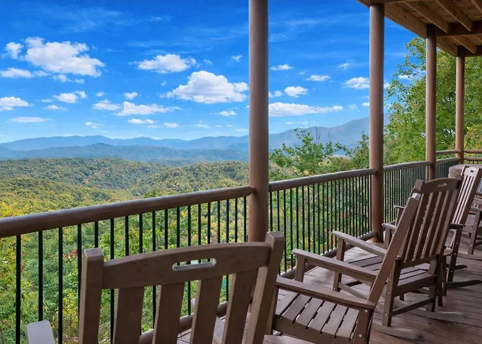 Gritz Carlton, Luxury Private Pool, Theater Rm, Hot Tub, Panoramic Mtn Views!! Sevierville