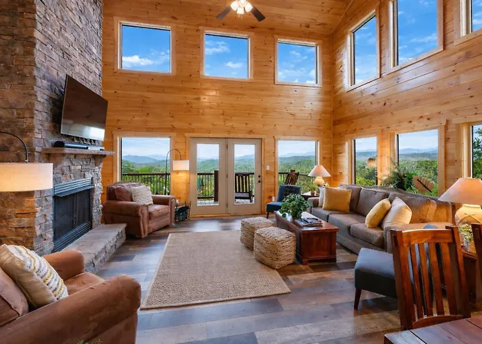 Gritz Carlton, Luxury Private Pool, Theater Rm, Hot Tub, Panoramic Mtn Views!! Villa Sevierville