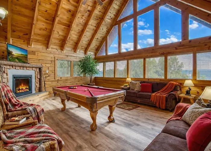 Eagles View, Free Attraction Tickets, Breathtaking Mountain Views, Hot Tub, Wifi!!! Villa Sevierville