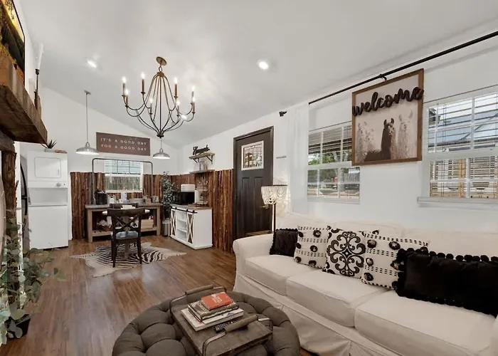 Poplar Place Soho With Hot Tub - 6 Blks To Main St Fredericksburg