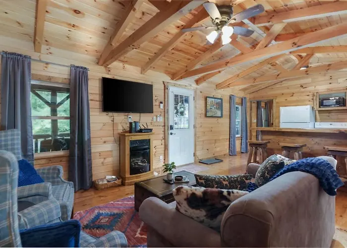 Copperhead Cabin- Hocking Hills Hot Tub Games Logan