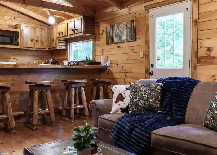 Copperhead Cabin- Hocking Hills Hot Tub Games Logan