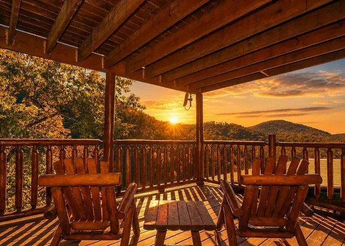 Brown Bear Lodge, Game Room, Awesome Mountain Views, Hot Tub, Wifi!!! Sevierville
