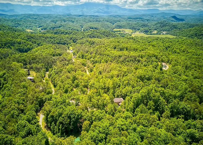 Sweet Seclusion, Hot Tub, Air Hockey, Wifi, 560 Free Tickets Each Paid Day Villa Sevierville