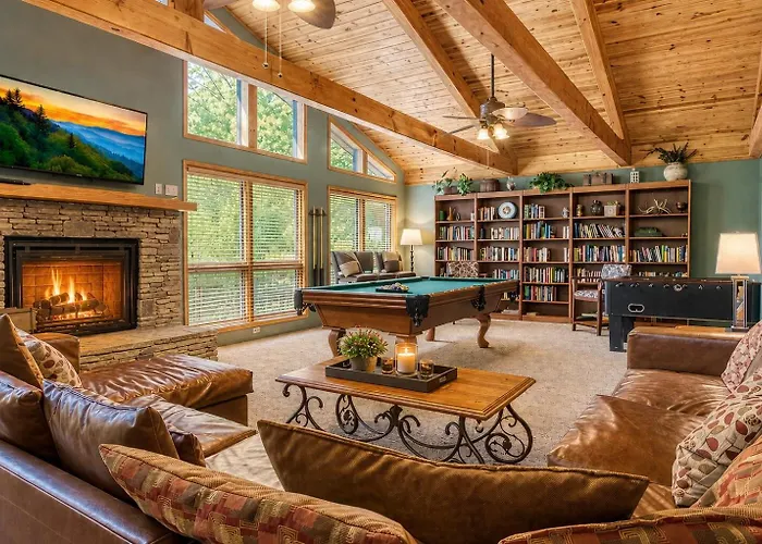 Mountain Lake Lodge, Hot Tub, Theater Room, 560 Free Tickets Each Paid Day!!! Sevierville