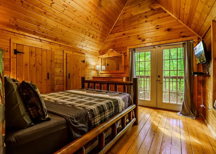 Great Smoky Mountains Cabin!, Secluded, Pet-Kid Friendly! Sevierville