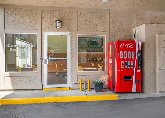 Econo Lodge Inn & Suites Kelowna