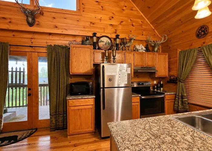 Deer Run, Free Attraction Tickets, Hot Tub, Wifi, Resort Playground, Near Dollywood!!! Sevierville