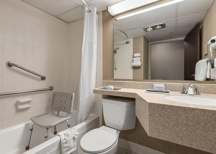 Ramada By Wyndham Grand Forks Hotel