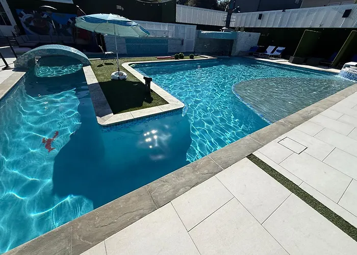 Blue Crawfish Boutique Hotel & Pool Bar New Orleans