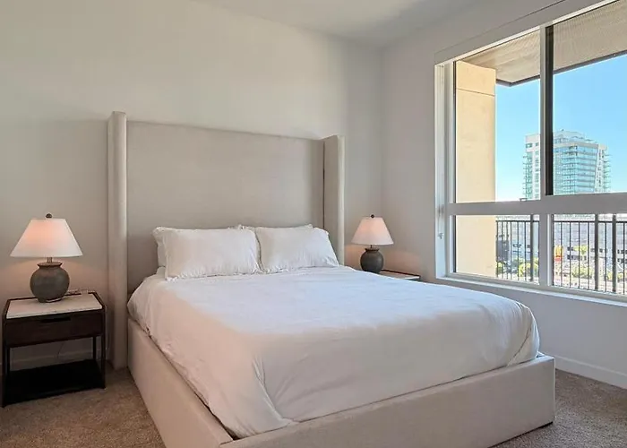 Wallace Luxurious Los Angeles