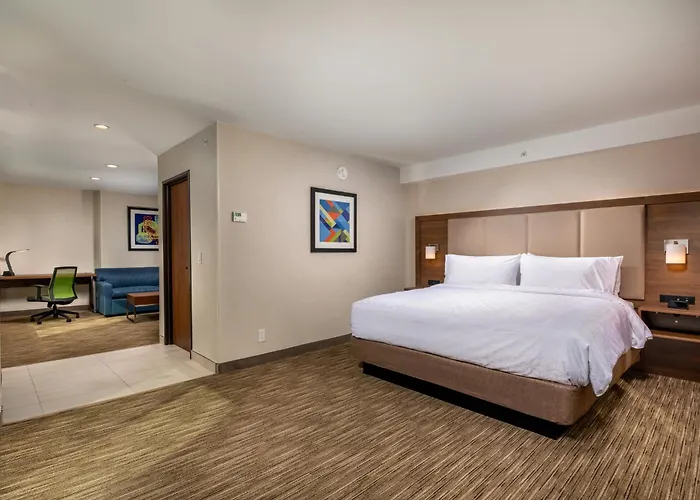 Holiday Inn Express & Suites Chatsworth By Ihg Los Angeles